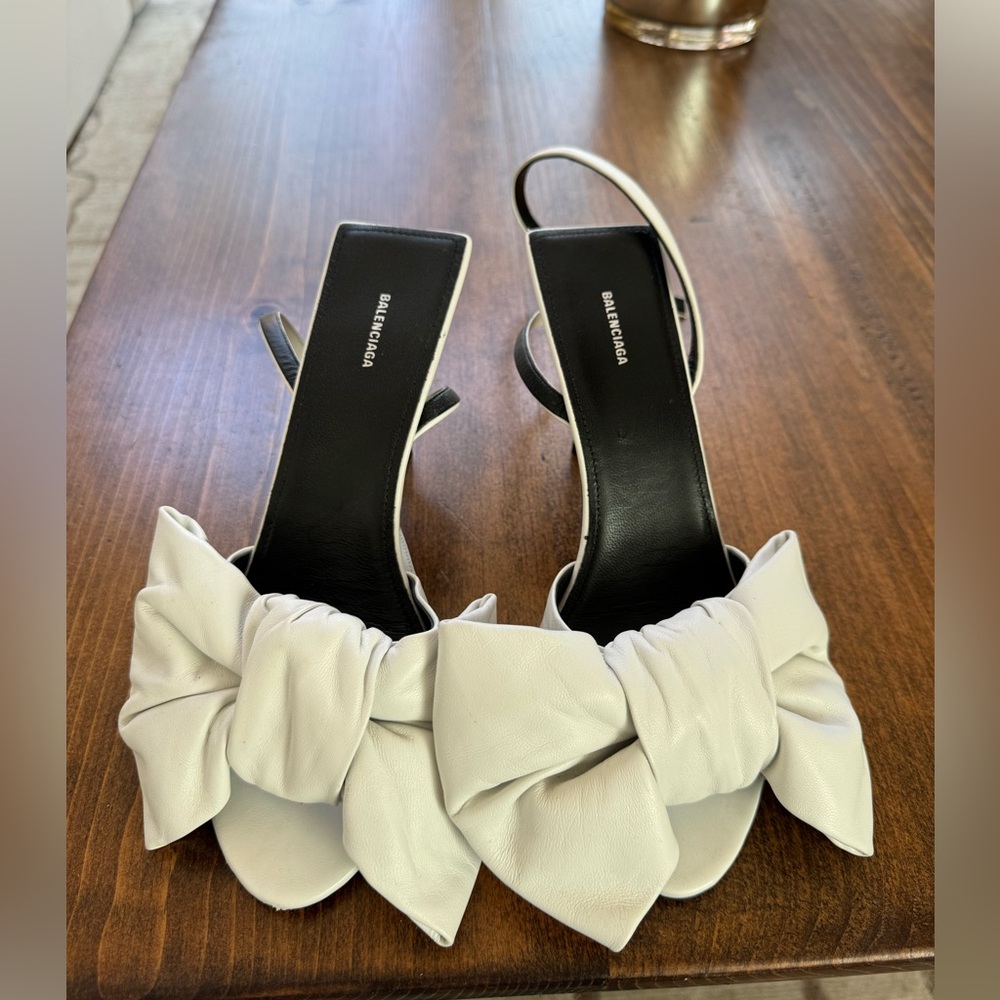 Balenciaga white bow pump